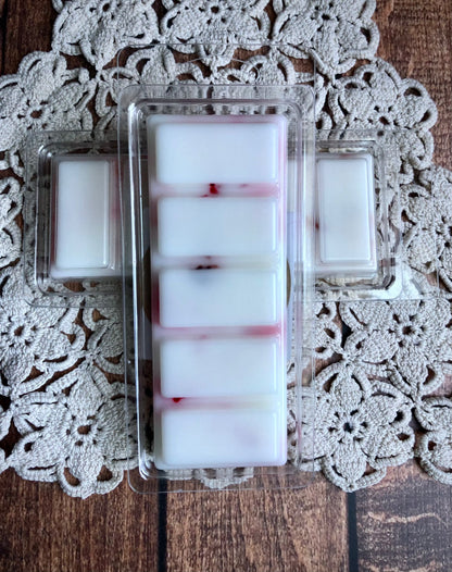 Lil Daisy Soaps’ Ambered Cashmere Wax Melt-Long Lasting Snap Bar offers a luxurious aroma with subtle pink spots.
