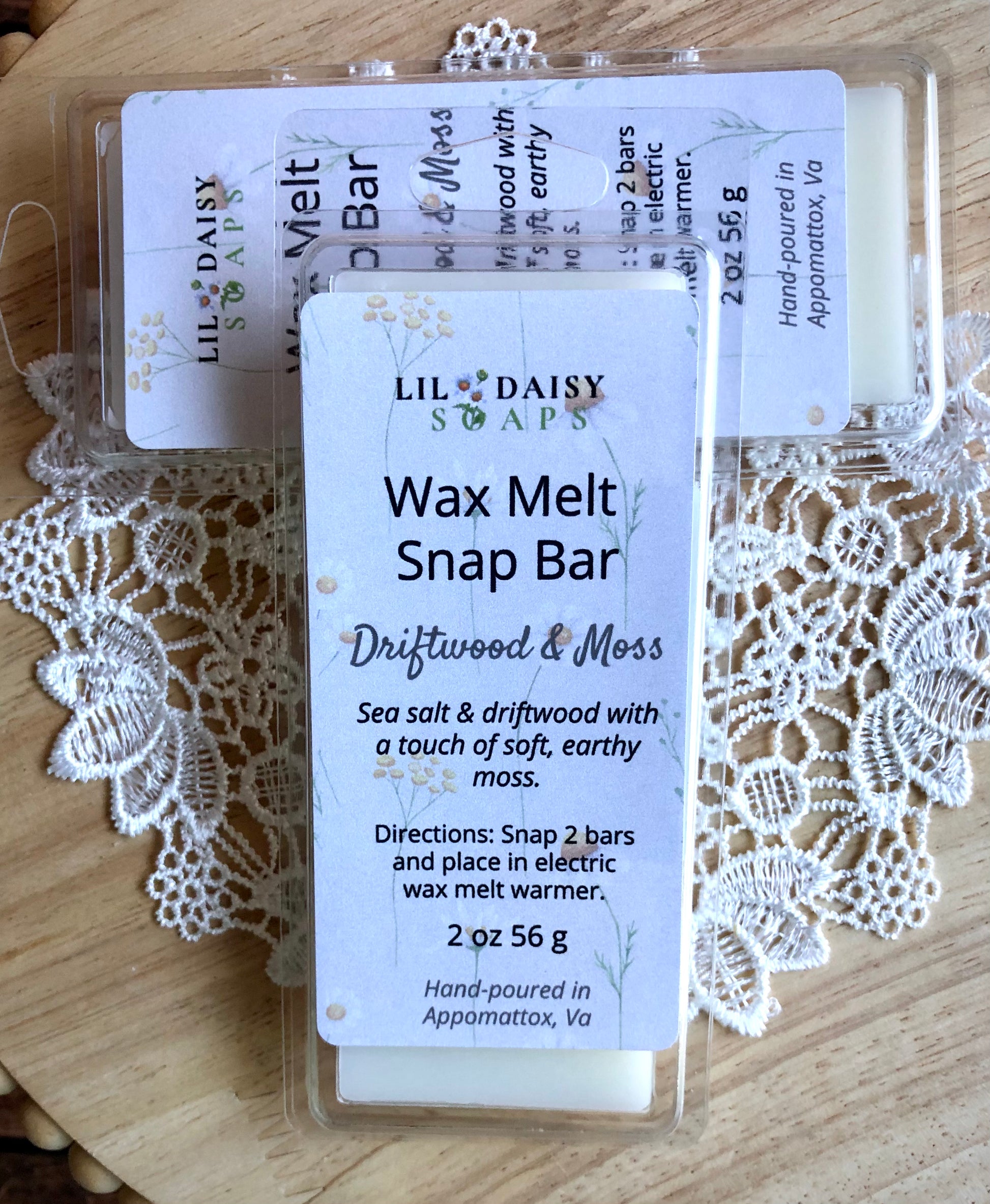 Lil Daisy Soaps Driftwood & Moss Wax Melt Snap Bars offer a fresh coastal scent in a long-lasting formula.