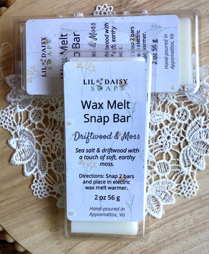 Lil Daisy Soaps Driftwood & Moss Wax Melt Snap Bars offer a fresh coastal scent in a long-lasting formula.