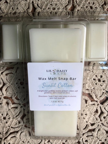 Lil Daisy Soaps Sunlit Cotton Wax Melt-Long Lasting Snap Bar fills your space with a fresh cotton scent.